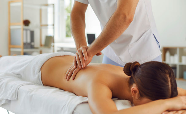 Различные виды массажа в студии Relax & Massage со скидкой до 50%