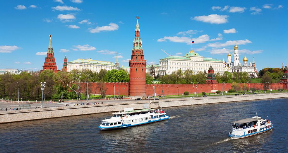 От 100 р. за прогулку «Любимая столица» по Москве-реке Прогулка «Любимая столица» по Москве-реке с питанием и без на люкс-теплоходе «Соболь» или «Августина» от судоходной компании «Августина»