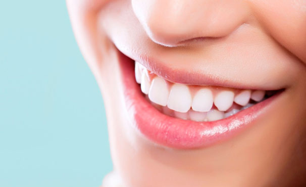 Услуги стоматологии «ЮНИ»: УЗ-чистка зубов с чисткой Air Flow, лечение кариеса и эстетическая реставрация зубов. Скидка до 64%
