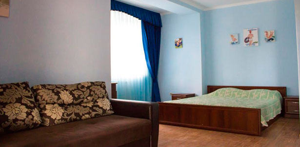 Проживание для компании от 2 до 5 человек в отеле Leto в Анапе: уютные номера, барбекю-зона, бассейн и не только! Скидка 50%