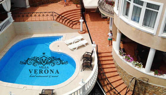 От 2 дней для двоих с завтраками и бассейном в отеле Villa Verona в Крыму. Скидка 50%
