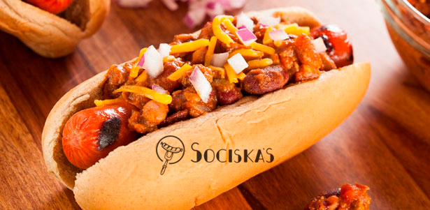 Скидка 50% на любые блюда из меню и напитки в корнере Sociska's: хот-доги, горячее, десерты и другое