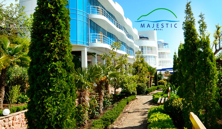 Проживание для двоих по системе «Всё включено» в отеле Majestic в Алуште: питание, бассейн, теннис, спа-зона, снэк-бар и многое другое! Скидка до 52%