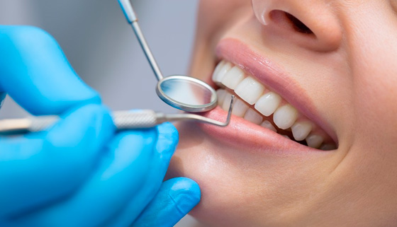 Чистка, лечение, реставрация и удаление зубов в стоматологии Dental Clinic. Скидка до 86%
