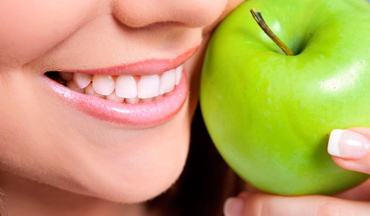 Скидка до 86% на комплексную гигиену полости рта, реставрацию, лечение и удаление зубов в стоматологии Dental Clinic

