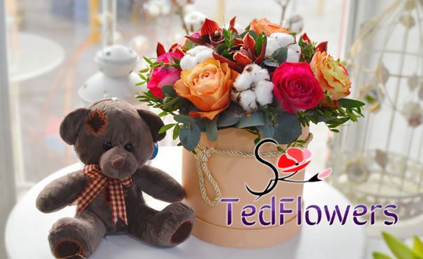 Букеты из роз, тюльпанов и гвоздик, цветочные композиции в шляпных и коробках в виде сердца от компании TedFlowers. Скидка 50%