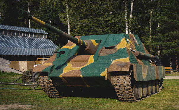 Поездка на танке ПТ-САУ Jagdpanther для 1, 2, 3 или 4 человек с вождением, полным инструктажем, фотосессией и не только в военно-патриотическом клубе «Резерв». Скидка до 50%
