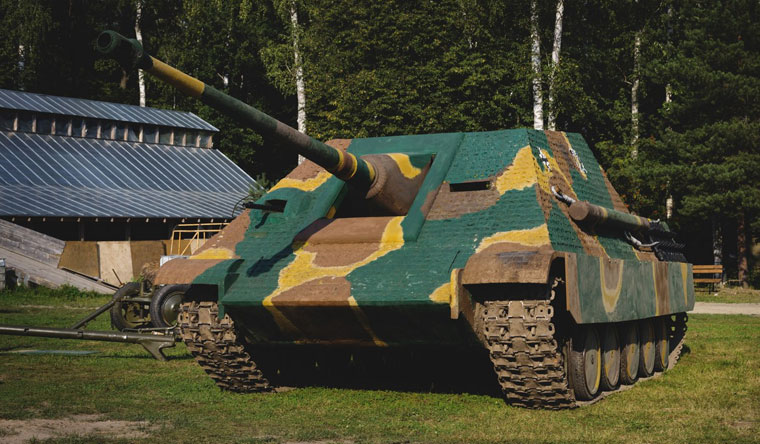 Скидка до 50% на катание на танке ПТ-САУ Jagdpanther, стрельбу, экскурсию по военному парку, фотосессию в военно-патриотическом клубе «Резерв»