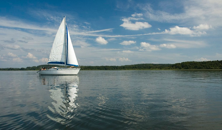 Скидка 50% на прогулку на яхте по Новосибирскому водохранилищу для компании до 4 человек от яхт-клуба Ecosail
