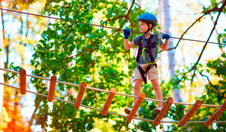 Посещение веревочного парка от компании «Тур-Сафари»: взрослые и детские билеты! Скидка до 74%