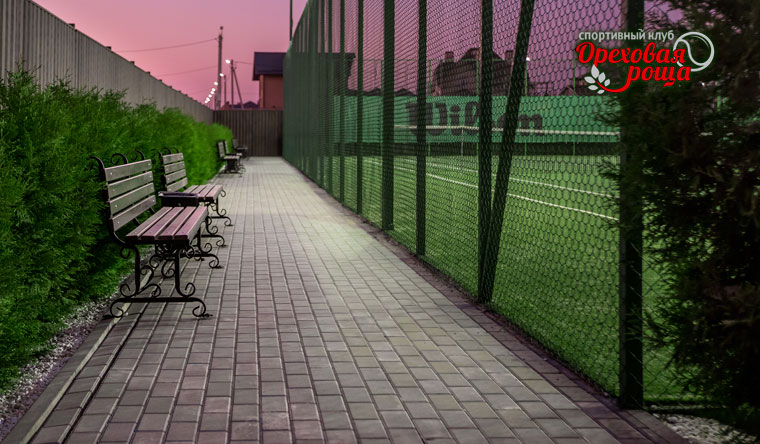 Большой теннис на открытом корте в теннисном клубе «Ореховая роща». Скидка до 40%