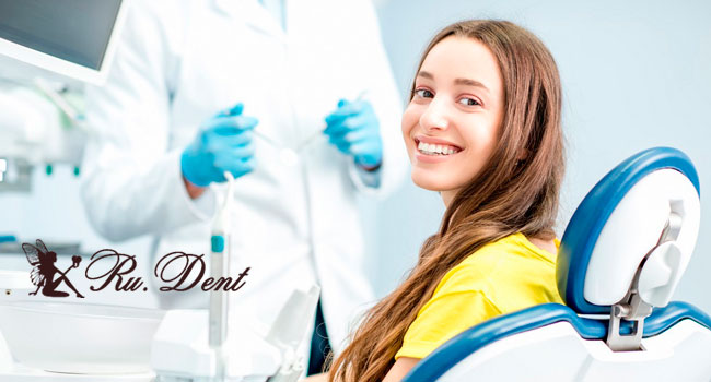 УЗ-чистка зубов, отбеливание по технологии Amazing White, лечение кариеса или установка скайса в клинике RU.Dent. Скидка до 82%