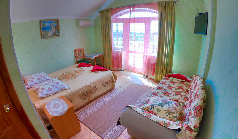Скидка до 33% на отдых с проживанием в номере на выбор в гостевом доме «Олимпийский» в Кабардинке