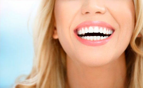 Реставрация, отбеливание зубов, виниры и коронки под ключ в стоматологии «Золотое сечение» со скидкой до 40%