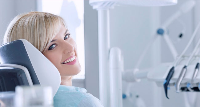 Реставрация, отбеливание зубов, установка виниров и коронок под ключ в стоматологии «Золотое сечение». Скидка до 40%