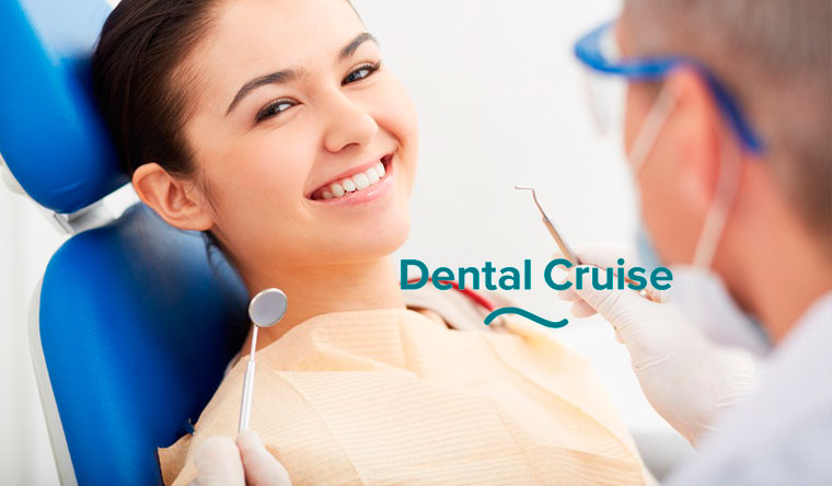 Скидка до 80% на чистку, отбеливание и лечение зубов, а также установку виниров, имплантатов или коронок в центре стоматологии Dental Cruise