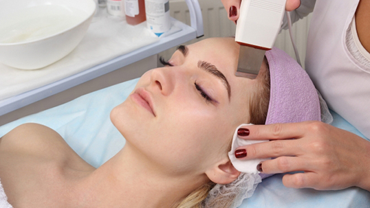 Косметология в ASmed Beauty Clinique! Комплексная чистка лица и химический или карбоновый пилинг со скидкой до 82%