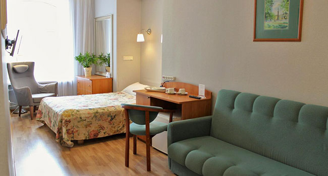 От 2 дней для одного, двоих или троих с завтраками в отеле «Новые комнаты» в самом центре Санкт-Петербурга. Скидка до 70%