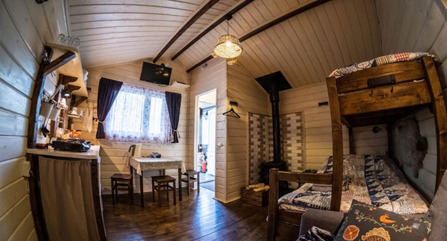 Скидка до 36% на отдых для троих в оборудованных домиках на базе отдыха «Хутор Салокюля»