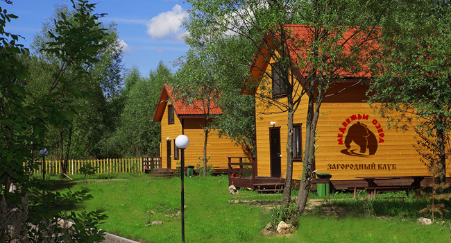 Скидка до 35% на отдых с питанием и развлечениями в загородном клубе «Медвежьи озера» в Московской области