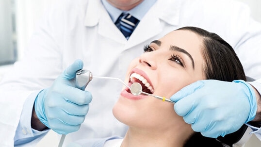Бесплатный купон на стоматологию! Лечение кариеса, установка имплантата AnyOne, протезирование, брекеты и не только в TvoiSTOM