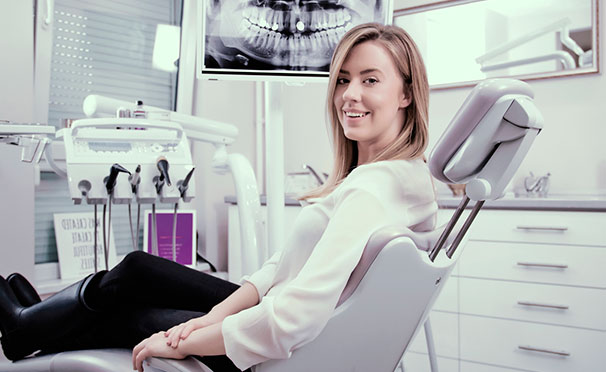Скидка до 80% на лечение и реставрацию зубов в стоматологической клинике Dental Clinic