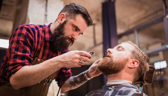 Скидка 50% на мужскую стрижку и оформление бороды в барбершопе Mac Barber