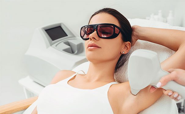 Безлимитное посещение лазерной эпиляции в течение 3, 6 или 12 месяцев в центре косметологии Mag. Скидка 80%