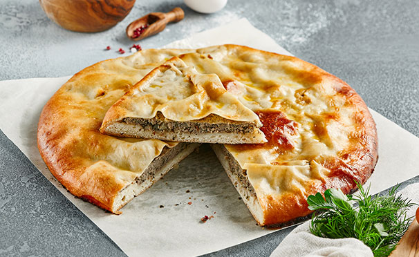 Осетинские пироги с мясом, сыром, грибами и не только, а также ароматная пицца от пекарни «Пироги Табу». Скидка до 60%