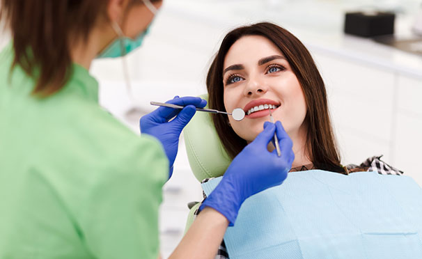 Скидка до 74% на чистку, лечение, протезирование и удаление зубов, а также установку скайса в стоматологической клинике «Твой зубной»