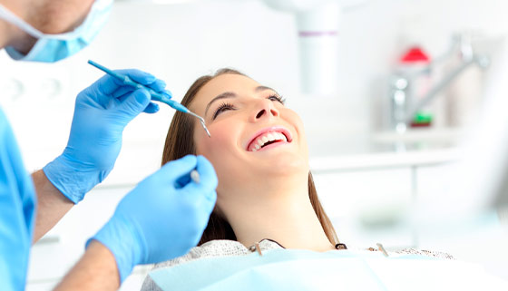 Реставрация, лечение с установкой пломбы, удаление, реставрация, чистка зубов и другие процедуры в стоматологии DanClinic со скидкой до 90%