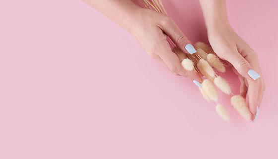 Маникюр и педикюр в технике на выбор с покрытием гель-лаком, а также наращивание ногтей в студии красоты Mili. Скидка до 74%