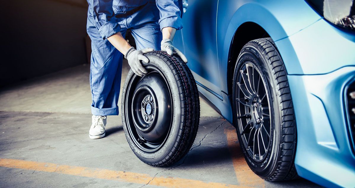 Скидки до 64% на шиномонтаж в автосервисе AutoShin 1250 р. за шиномонтаж и балансировку колес от R13 до R15, 2500 р. за хранение 4 колес