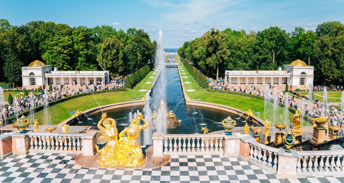 Скидка 49% на экскурсию в Петергоф Насладитесь роскошными видами парков и фонтанов Петергофа! 980 р. за билет
