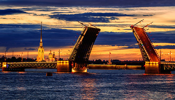 Ночная прогулка на теплоходе с аудиогидом под разводными мостами от компании «Реки Петербурга». Скидка до 67%
