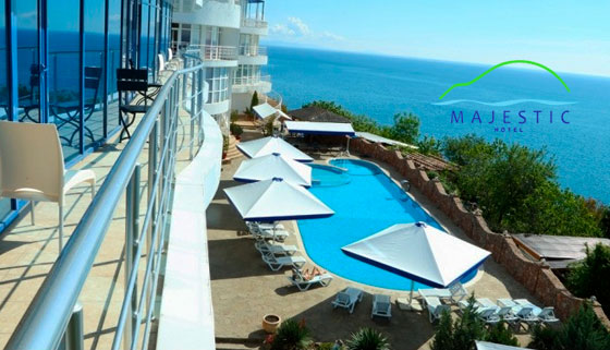 От 3 дней отдыха для двоих в отеле Majestic в Алуште: 2-разовое питание, снек-бар, финская сауна, бассейн и многое другое. Скидка до 50%