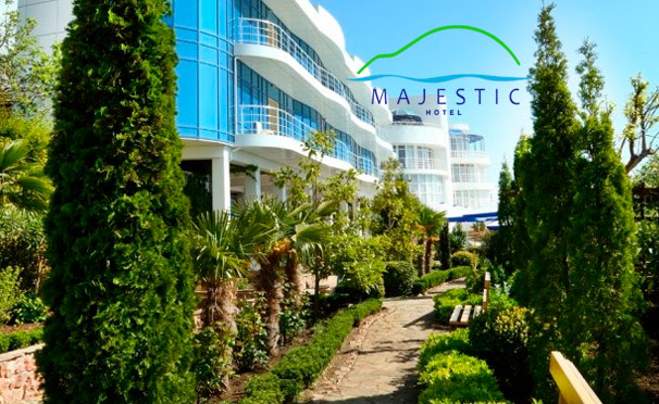 От 3 дней отдыха для двоих в отеле Majestic в Алуште: 2-разовое питание, снек-бар, финская сауна, бассейн и многое другое. Скидка до 47%