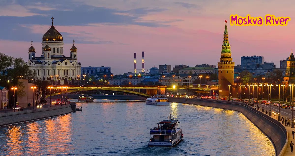 От 400 р. за прогулку с аудиогидом по центру Москвы Увлекательная речная прогулка от причала «Третьяковский» от компании Moskva River