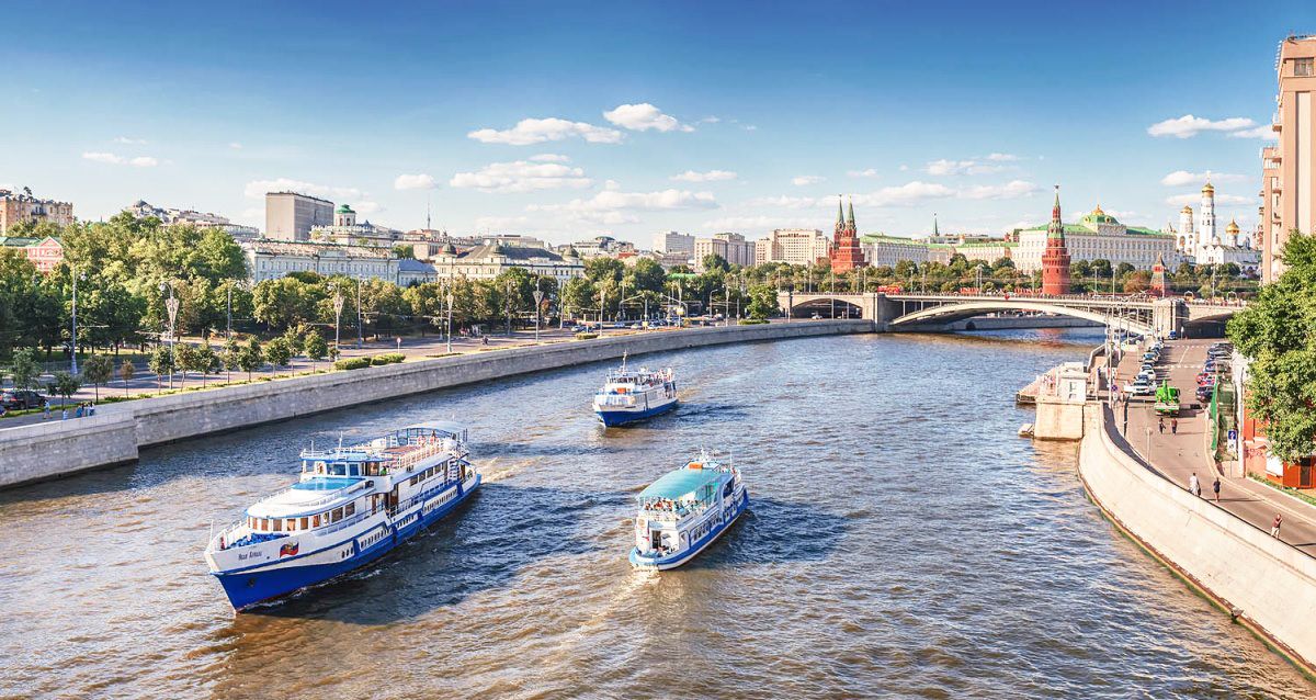 От 10 р. за круговую прогулку по Москве-реке Прогулка по Москве-реке «Весь центр столицы» на теплоходе «Алексия» или «Августина» от судоходной компании «Августина»